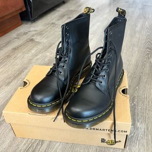 brand new women’s doc martens in a size 8